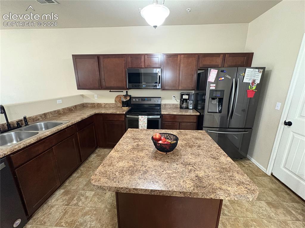 Image 3 of 17: Kitchen