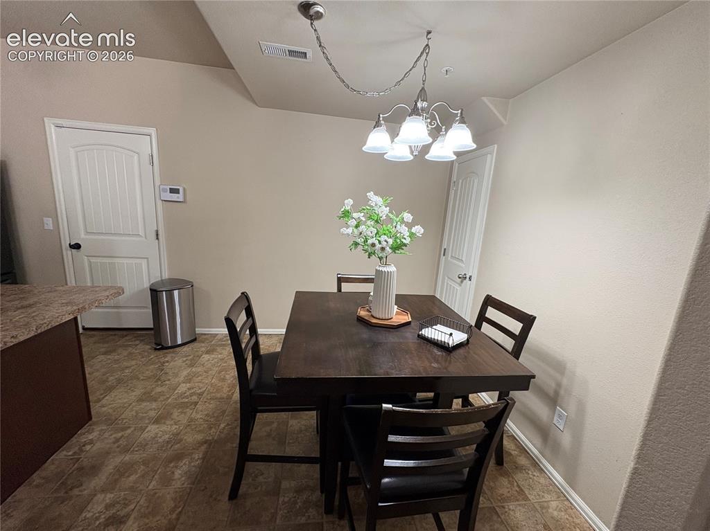 Image 5 of 17: Dining Area