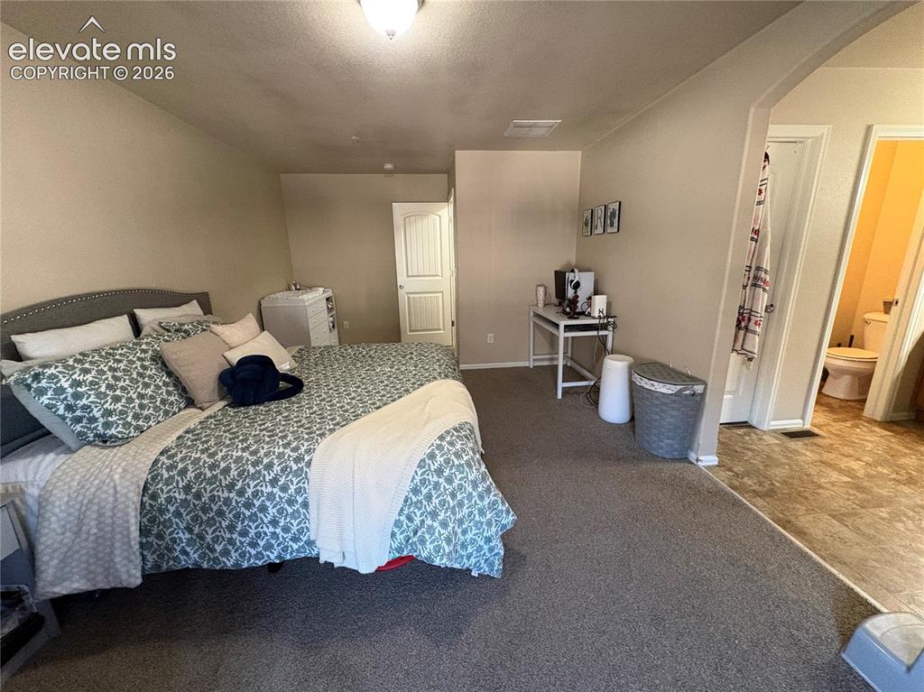 Image 8 of 17: Bedroom