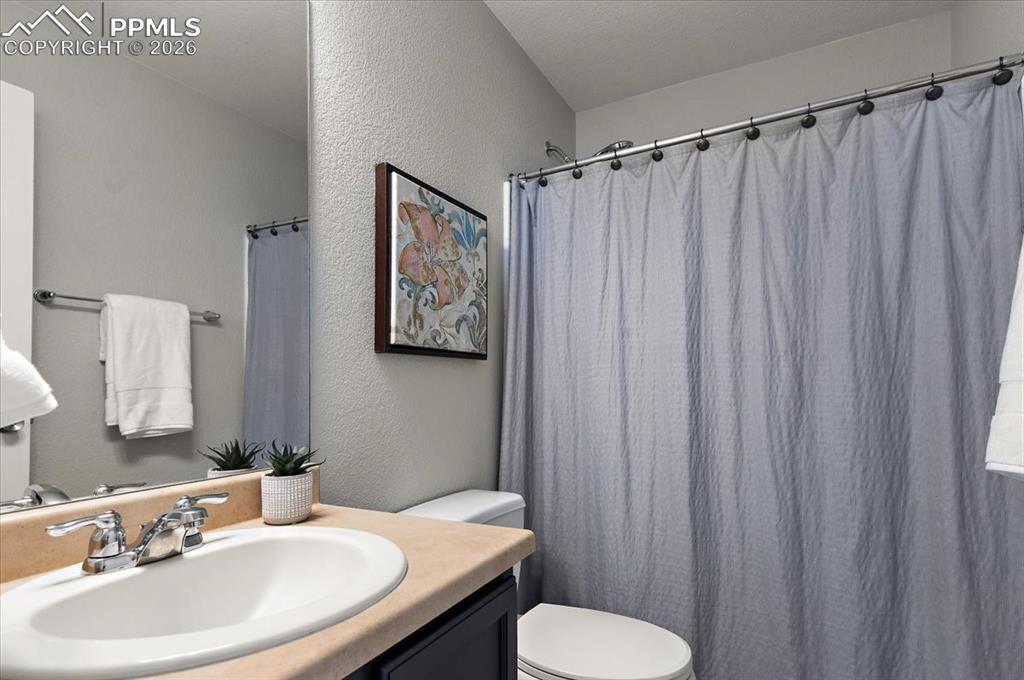 Image 16 of 22: Bathroom