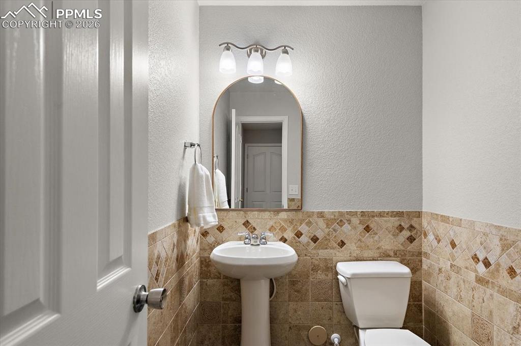 Image 18 of 22: Bathroom