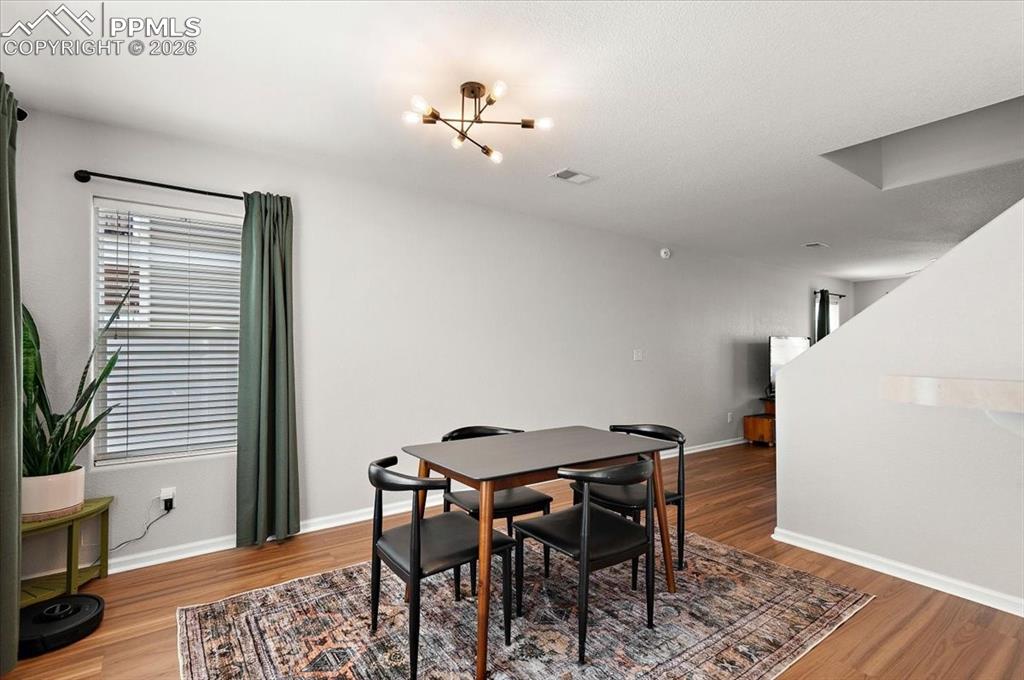 Image 5 of 22: Dining Area