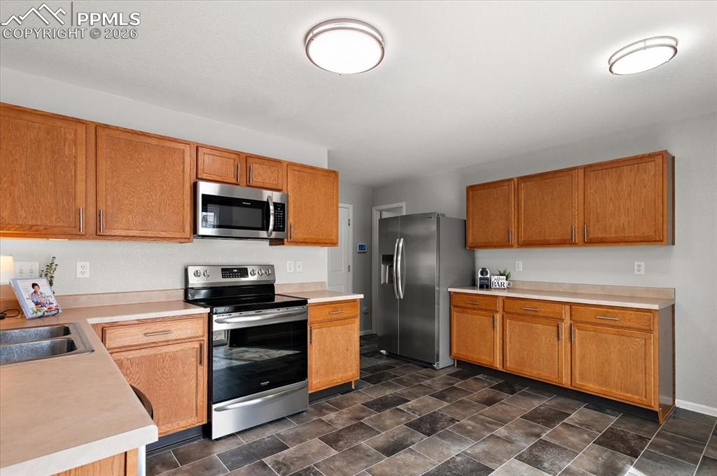 Image 7 of 22: Kitchen