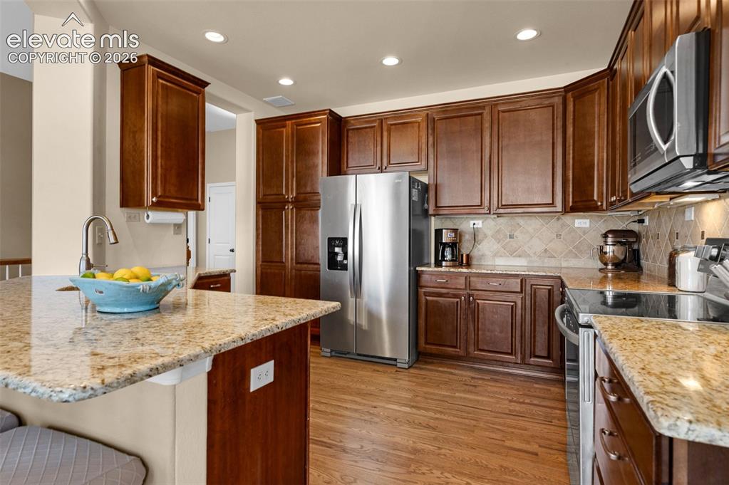 Image 14 of 50: Kitchen