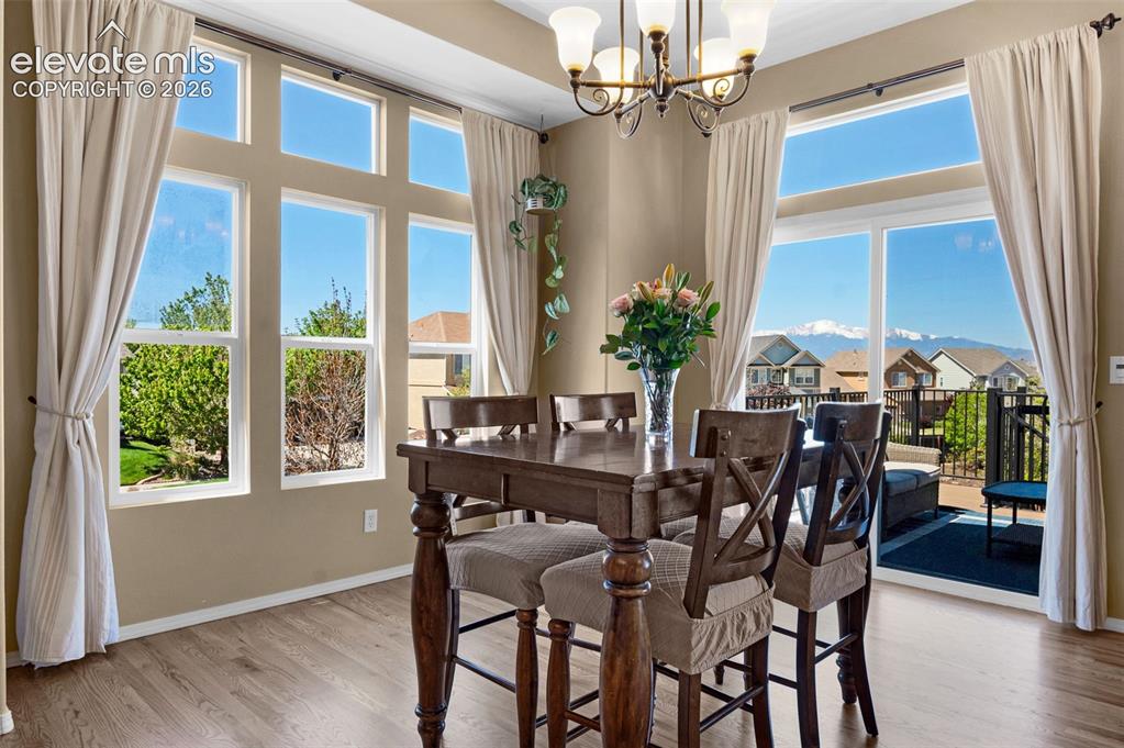 Image 18 of 50: Dining Area