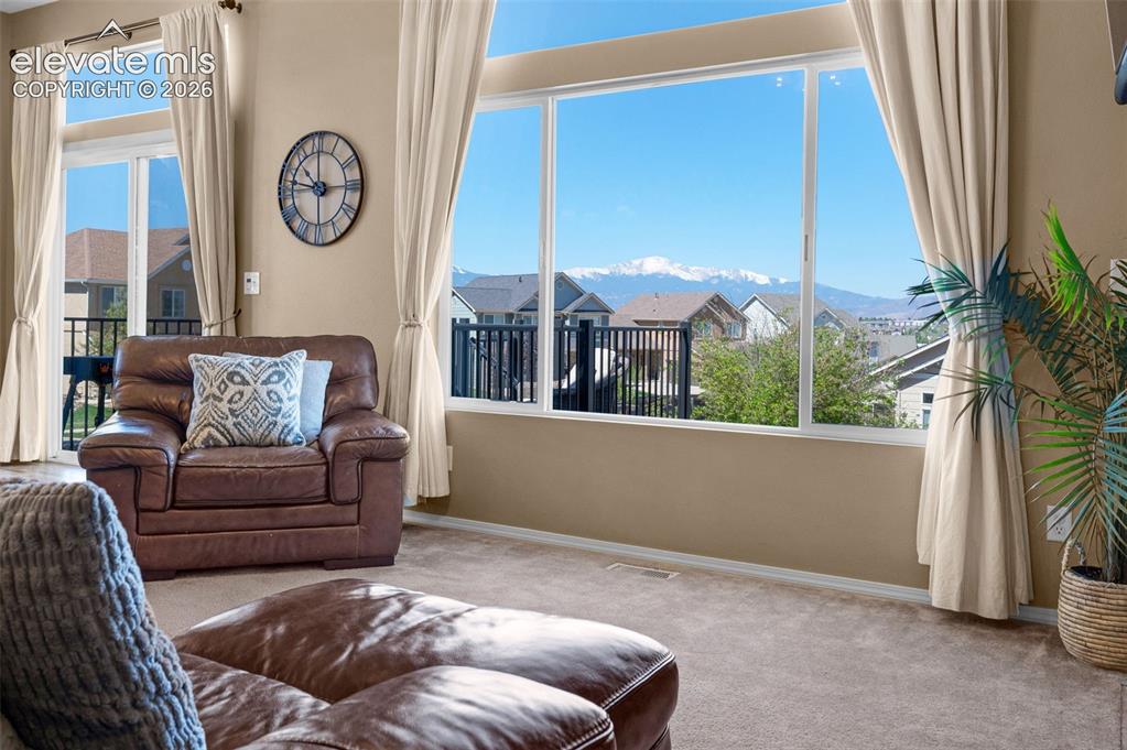 Image 9 of 50: Living Room