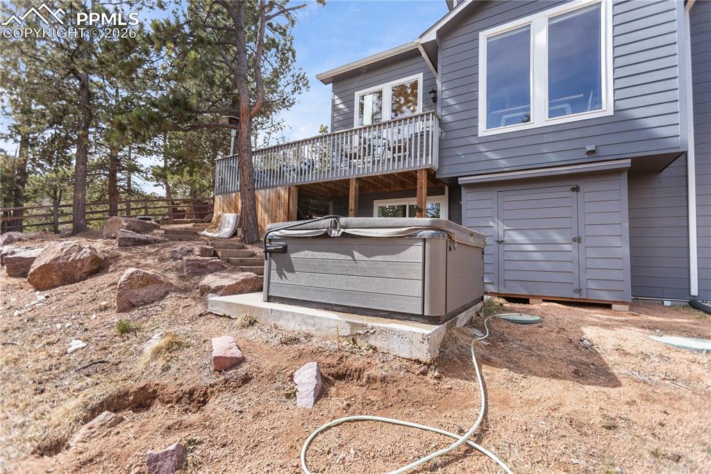 Image 19 of 27: Hot Tub