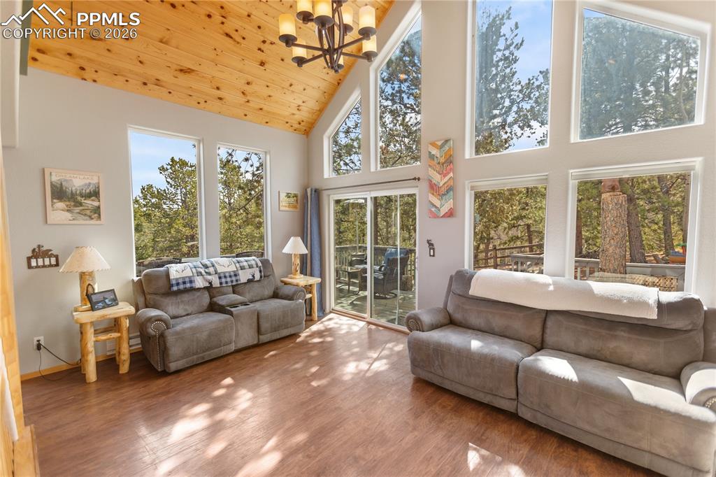 Image 4 of 27: Living Room