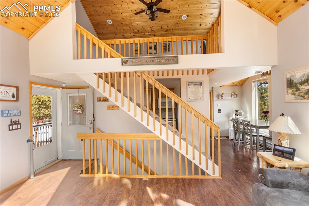 Image 5 of 27: Living Room