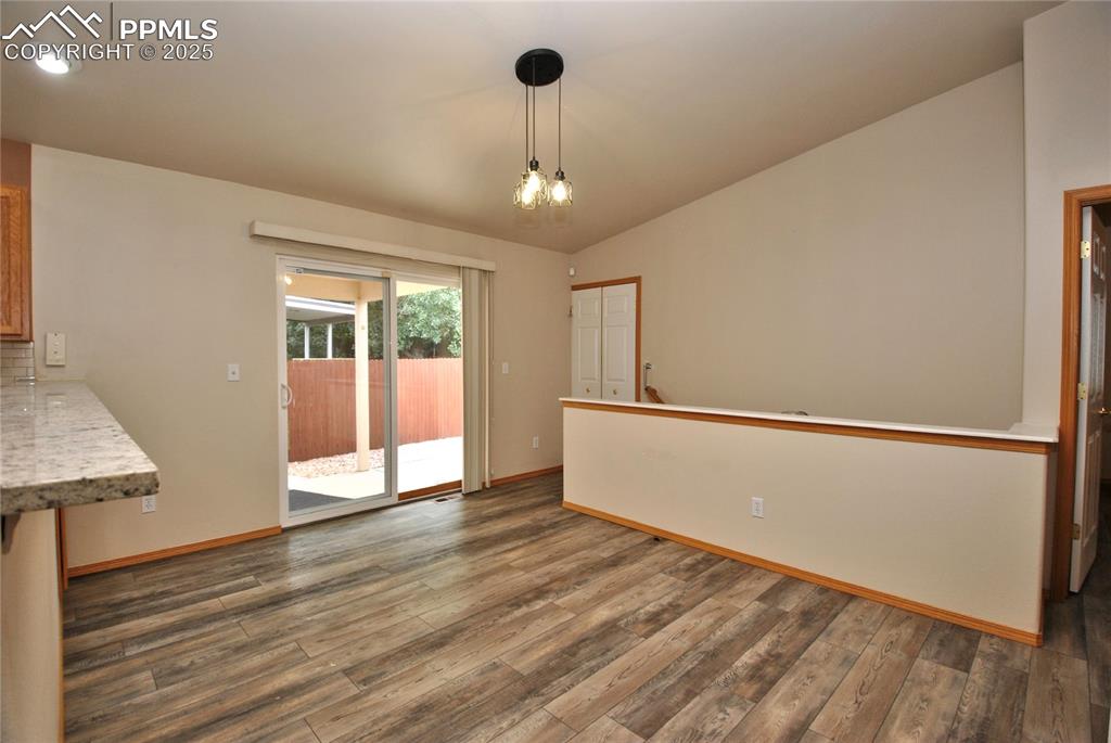 Image 10 of 32: Dining Area