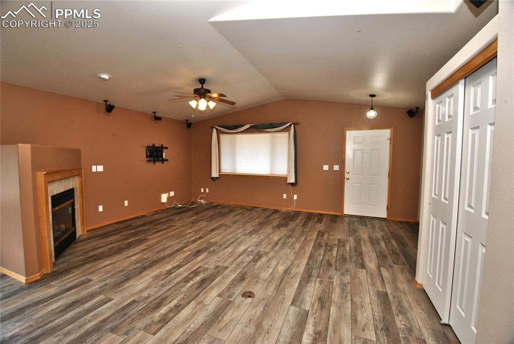 Image 2 of 32: Living Room