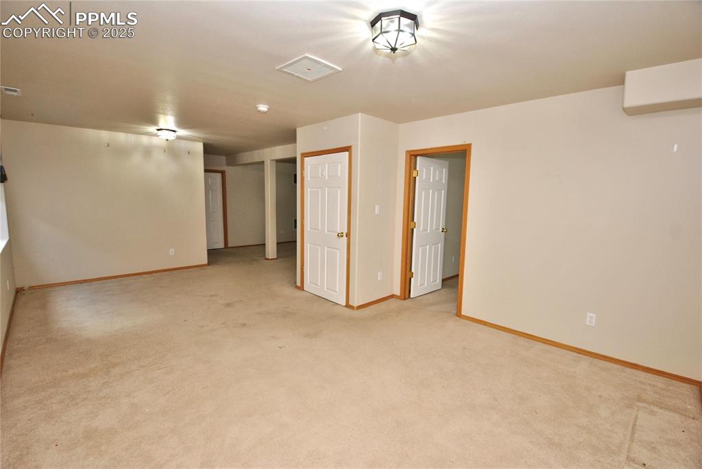 Image 21 of 32: Family Room