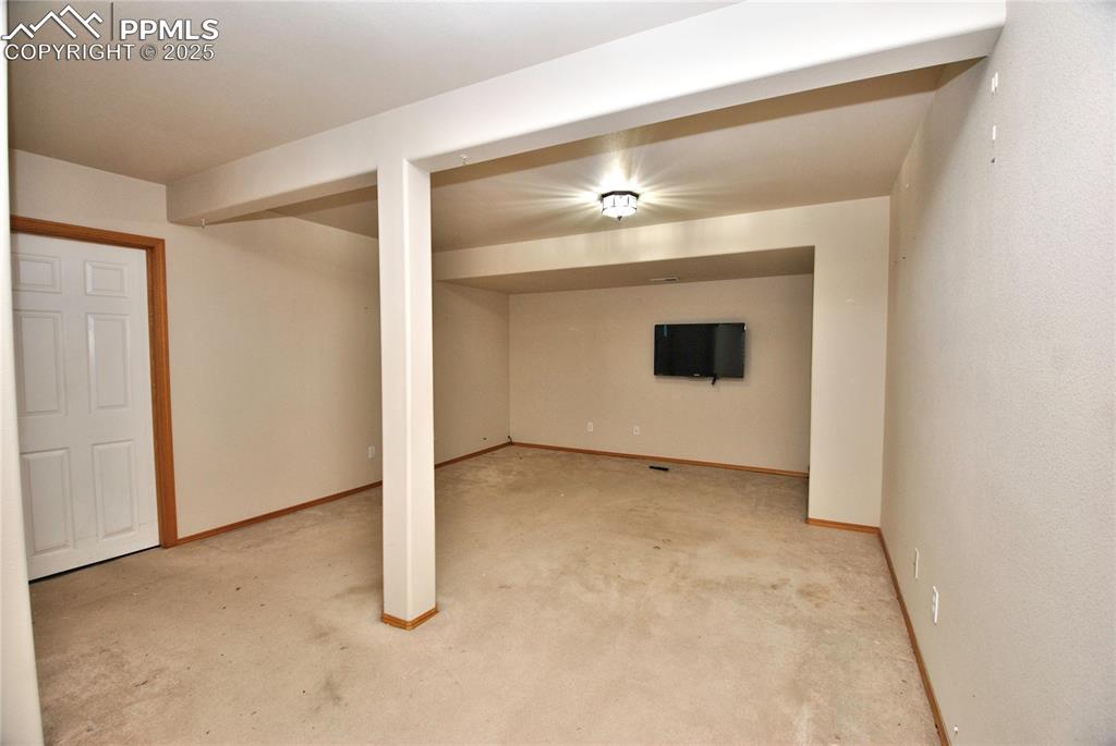 Image 23 of 32: Family Room