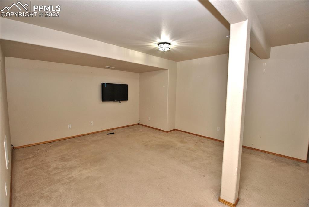 Image 24 of 32: Family Room