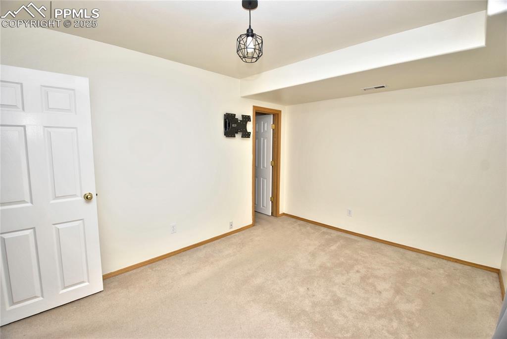 Image 26 of 32: Family Room