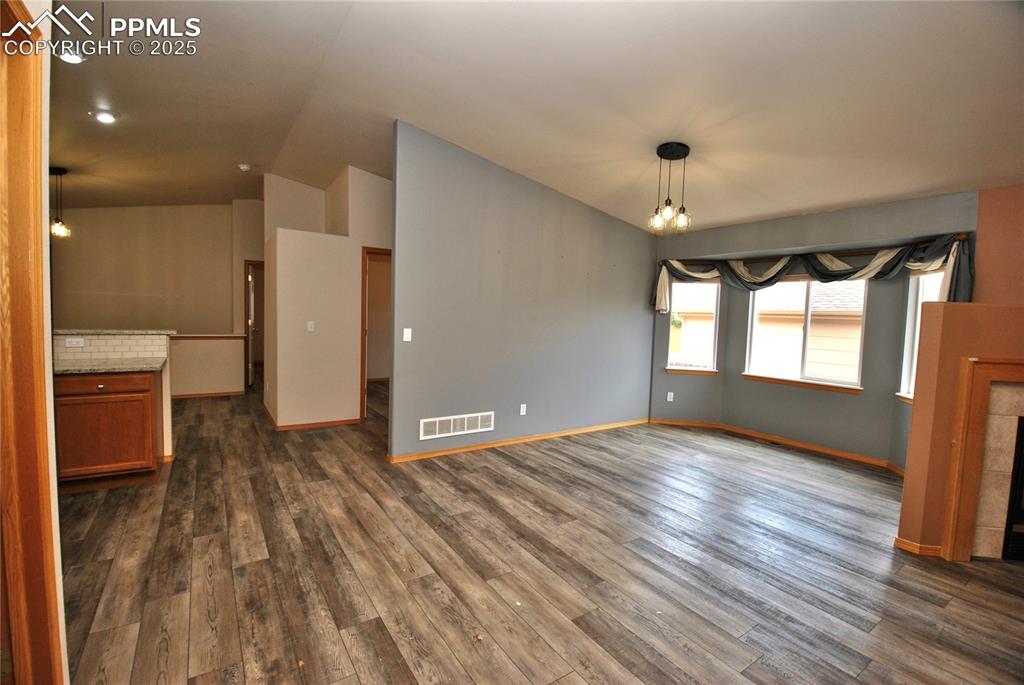 Image 6 of 32: Dining Room