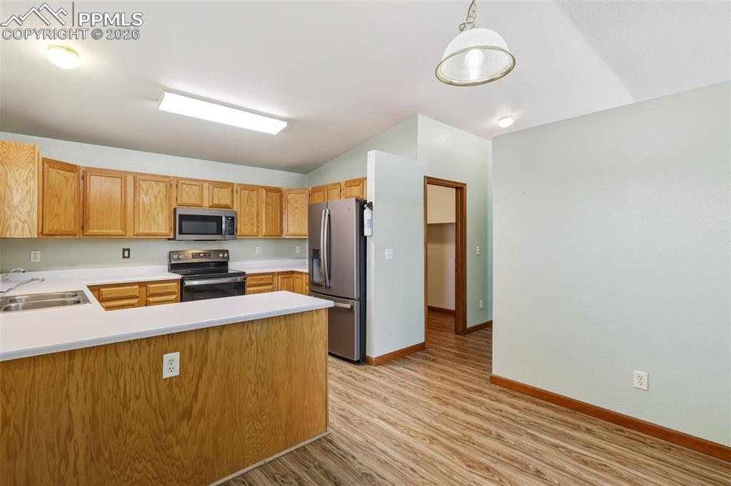 Image 10 of 27: Kitchen