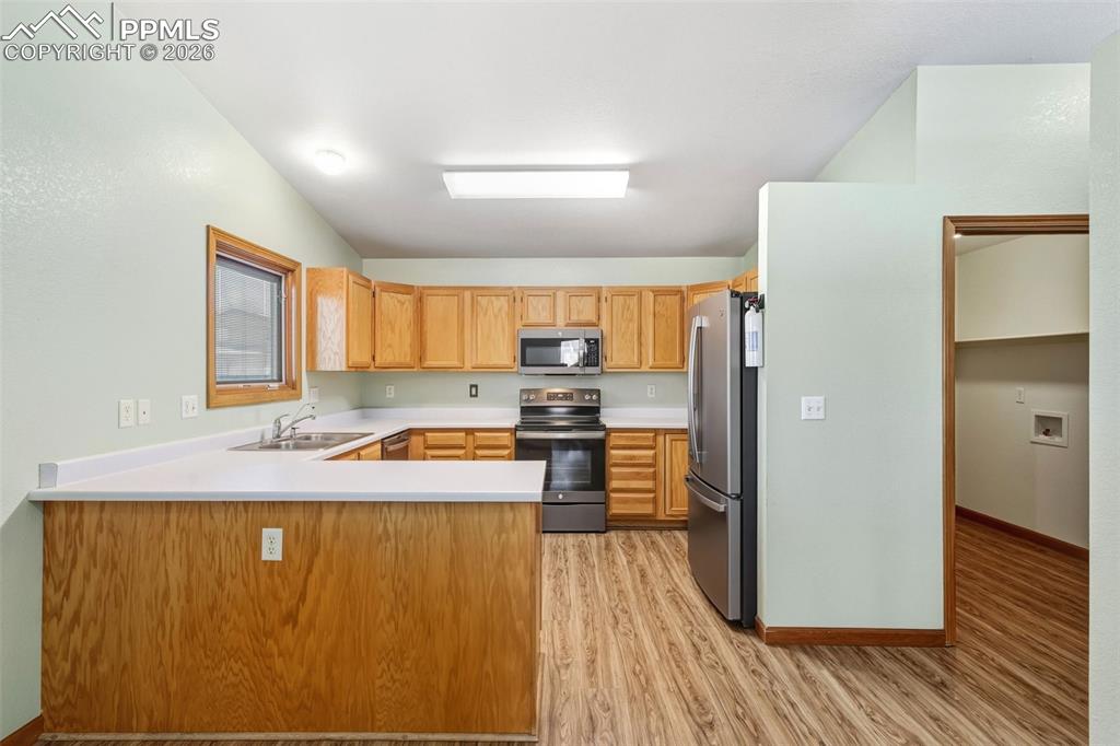 Image 11 of 27: Kitchen