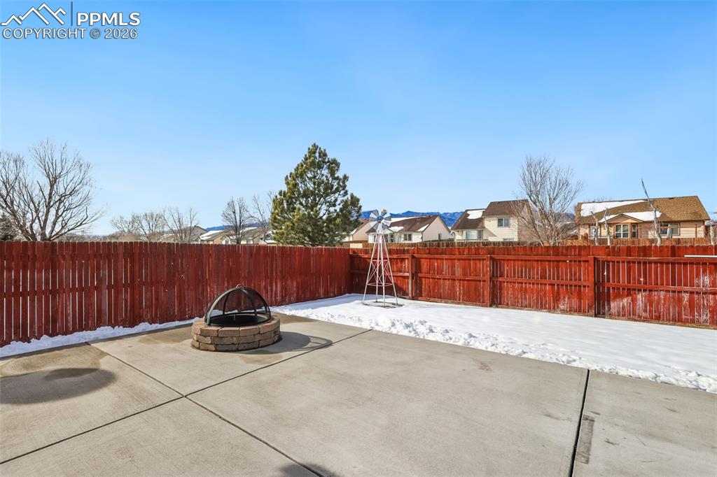 Image 25 of 27: Patio