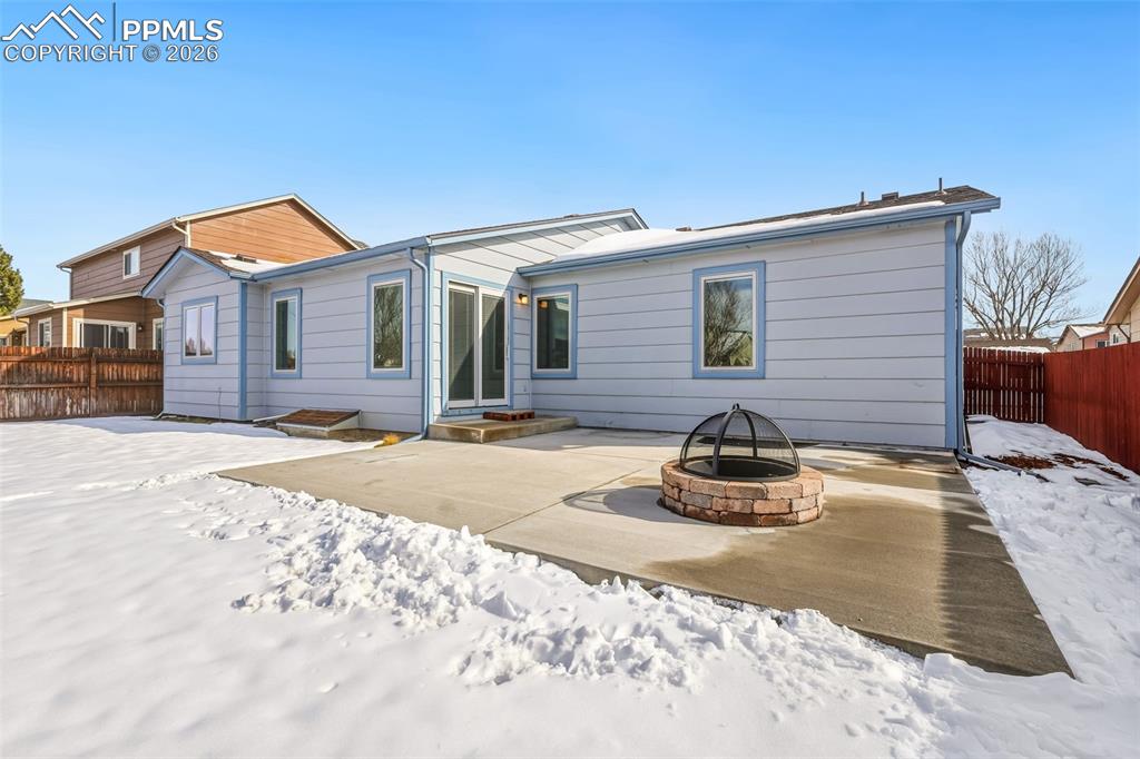 Image 27 of 27: Back of Structure