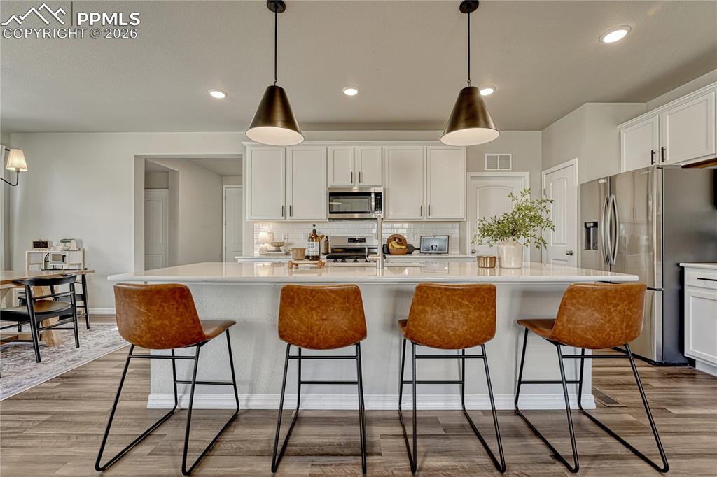 Image 10 of 50: Kitchen