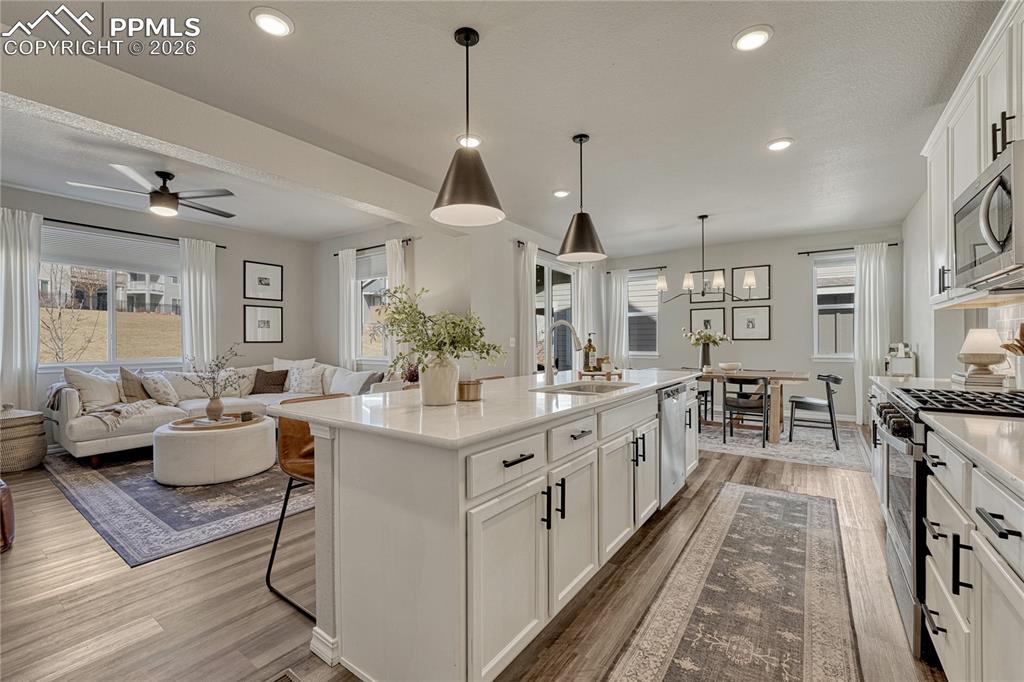 Image 11 of 50: Kitchen