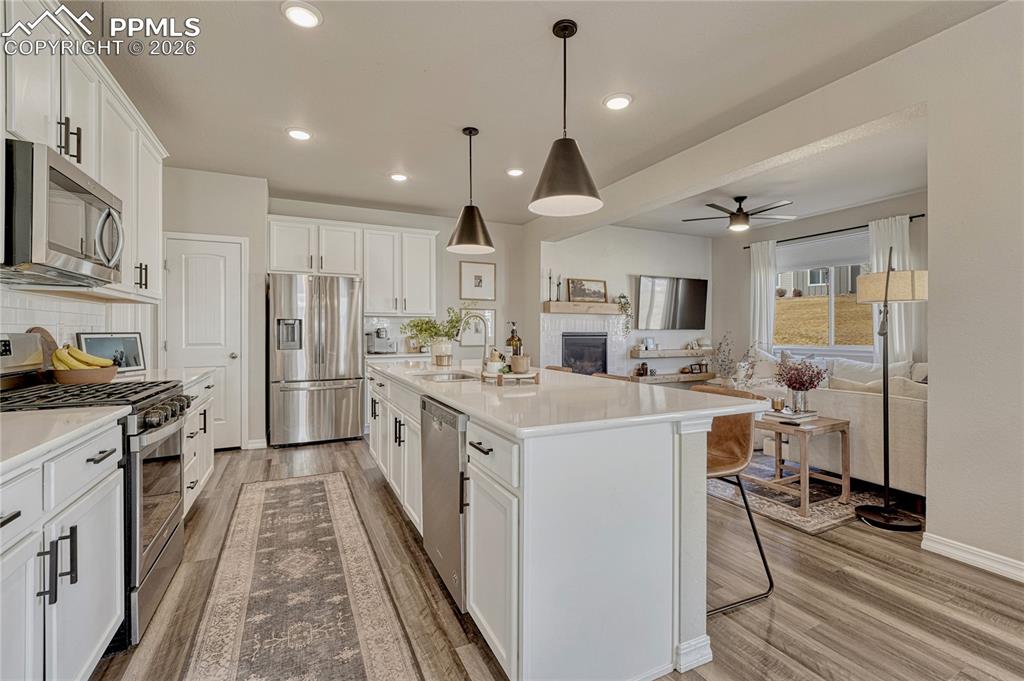 Image 13 of 50: Kitchen