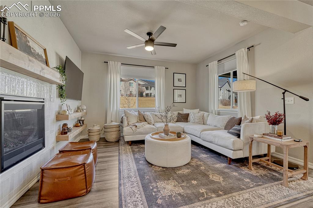 Image 15 of 50: Living Room