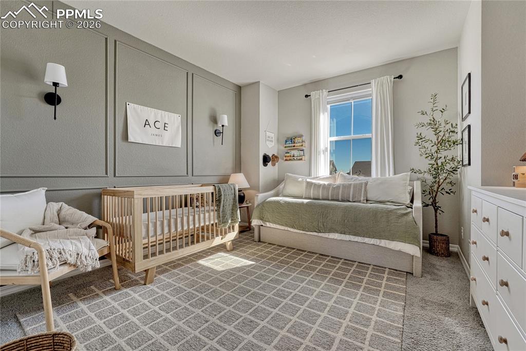 Image 23 of 50: Bedroom