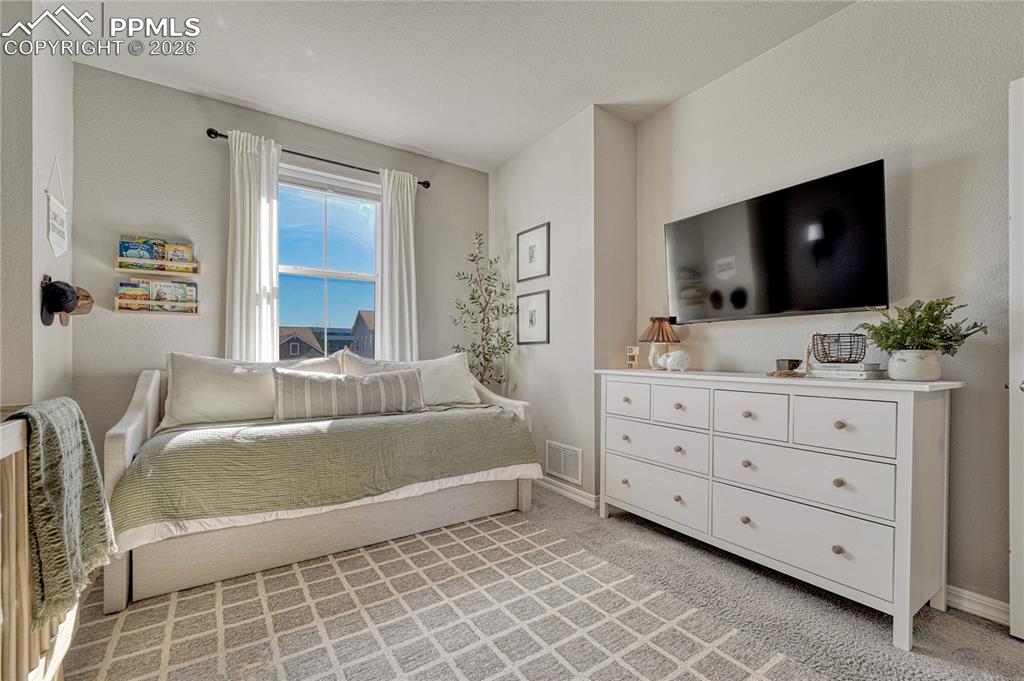 Image 24 of 50: Bedroom