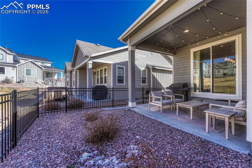 Image 39 of 50: Yard