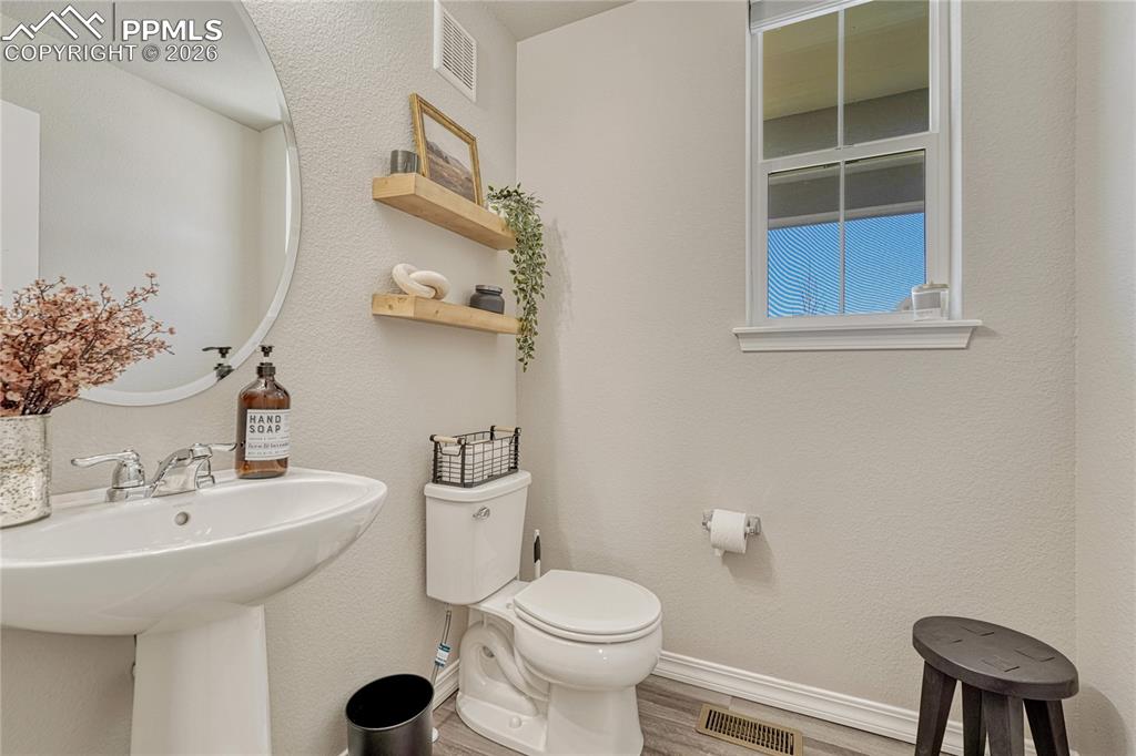 Image 4 of 50: Bathroom