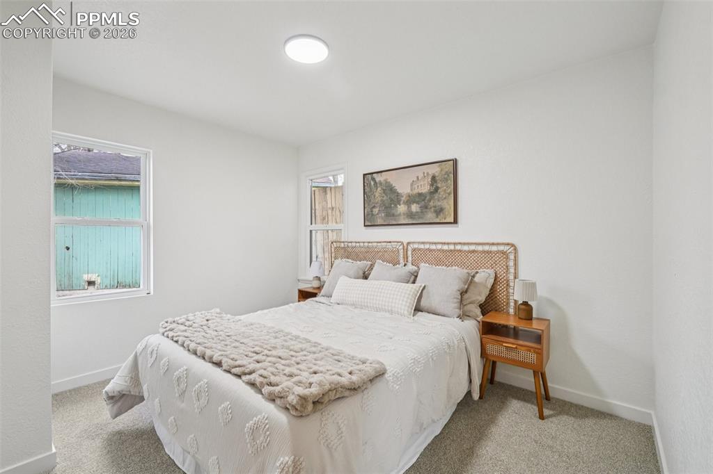 Image 17 of 25: Bedroom