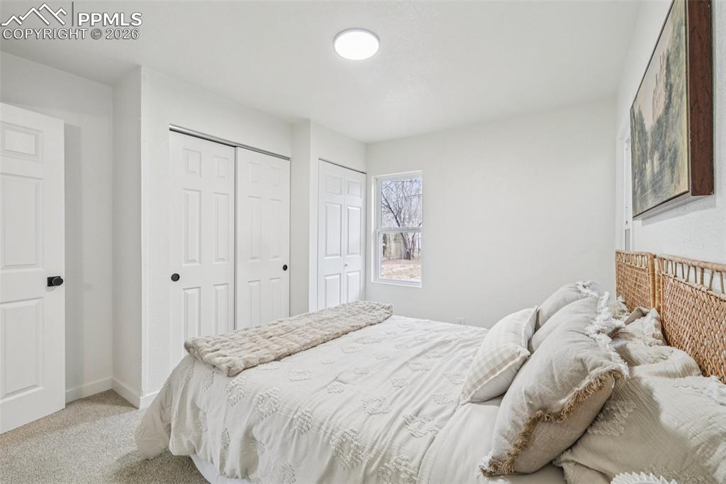 Image 20 of 25: Bedroom