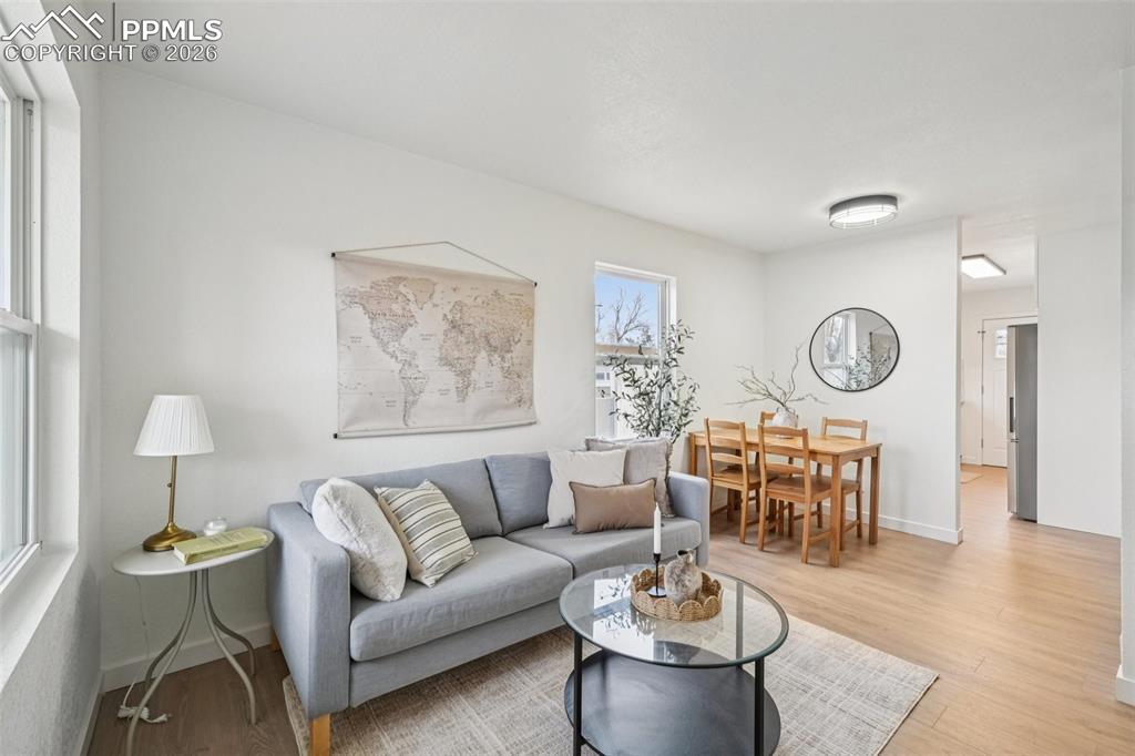 Image 4 of 25: Living Room