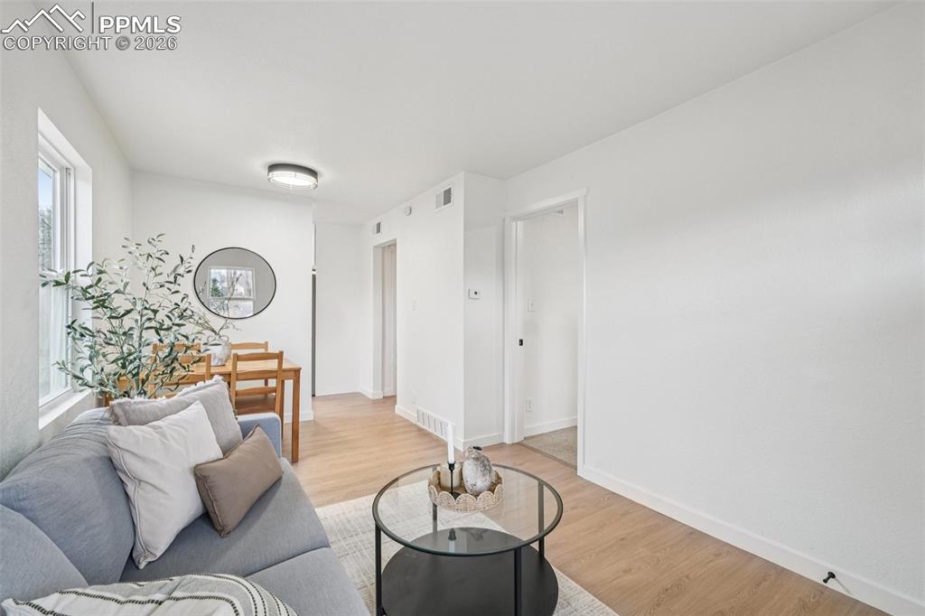 Image 5 of 25: Living Room