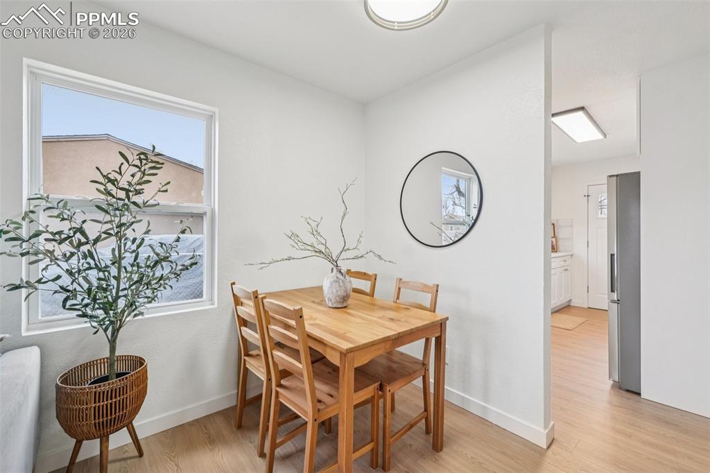 Image 8 of 25: Dining Area