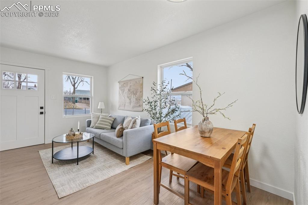 Image 9 of 25: Dining Area