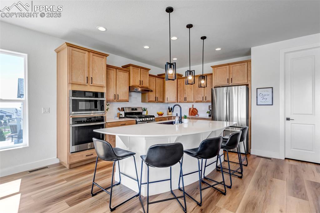 Image 10 of 43: Kitchen