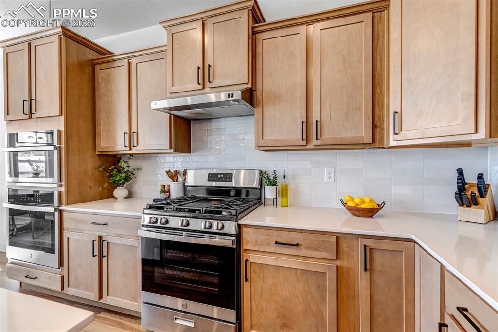 Image 12 of 43: Kitchen