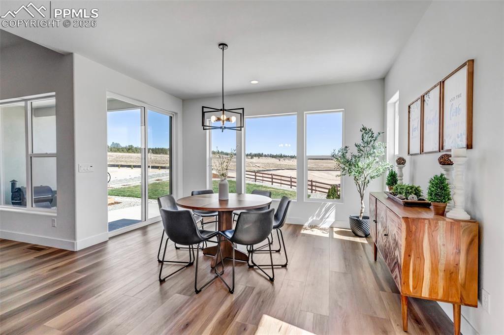 Image 14 of 43: Dining Area