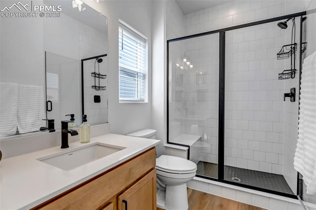 Image 22 of 43: Bathroom