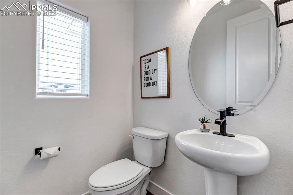 Image 25 of 43: Bathroom