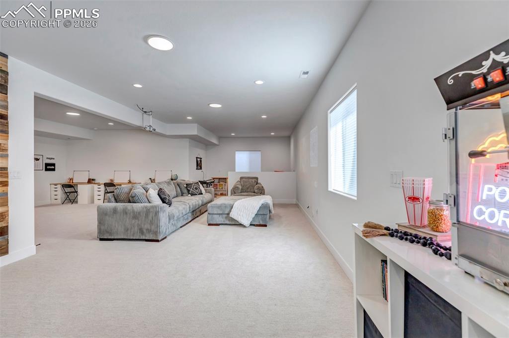 Image 28 of 43: Living Room