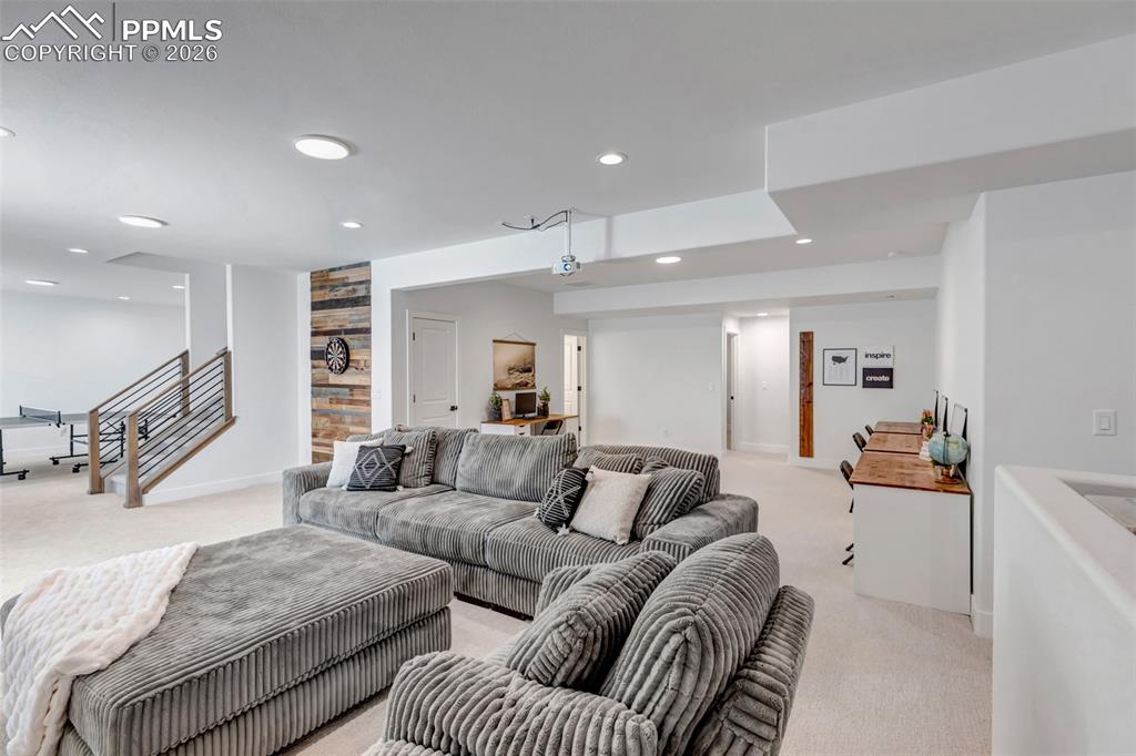 Image 30 of 43: Living Room