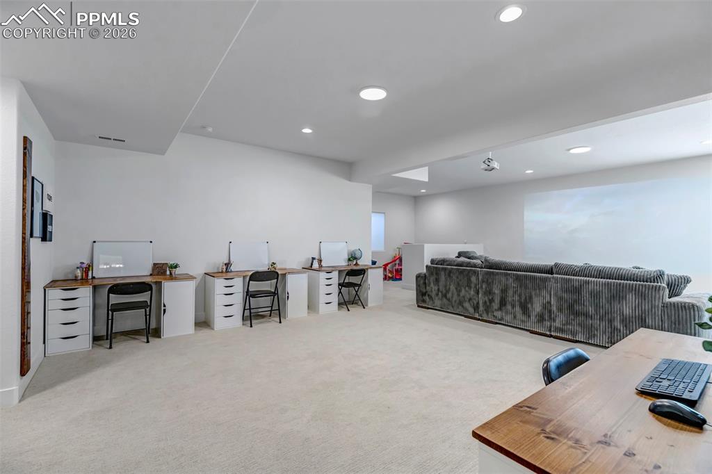 Image 31 of 43: Office