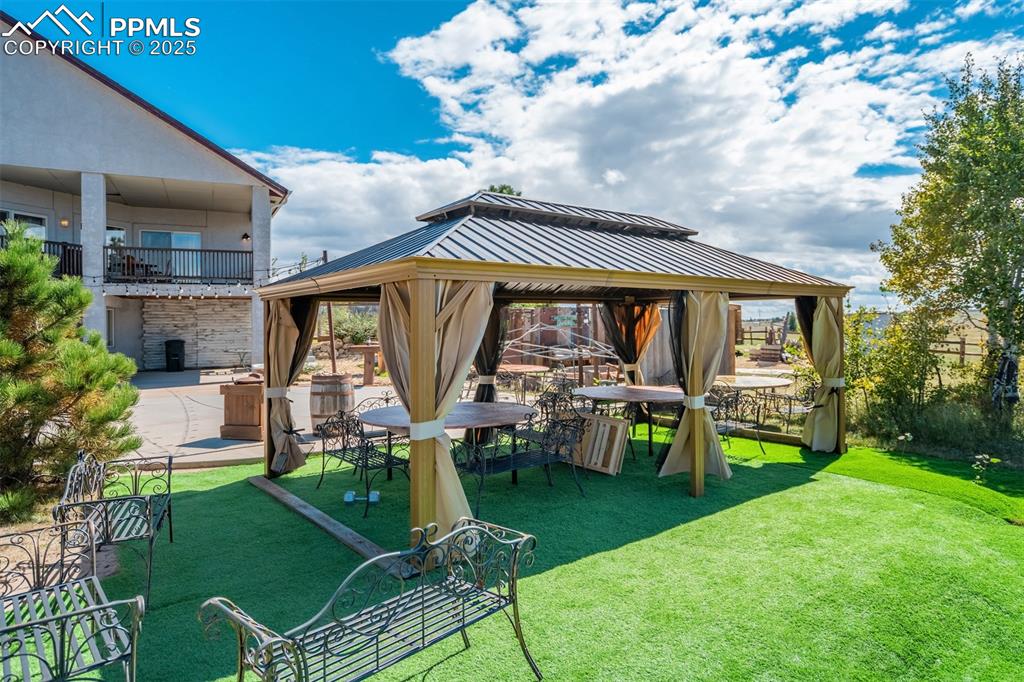 Image 42 of 50: View of property