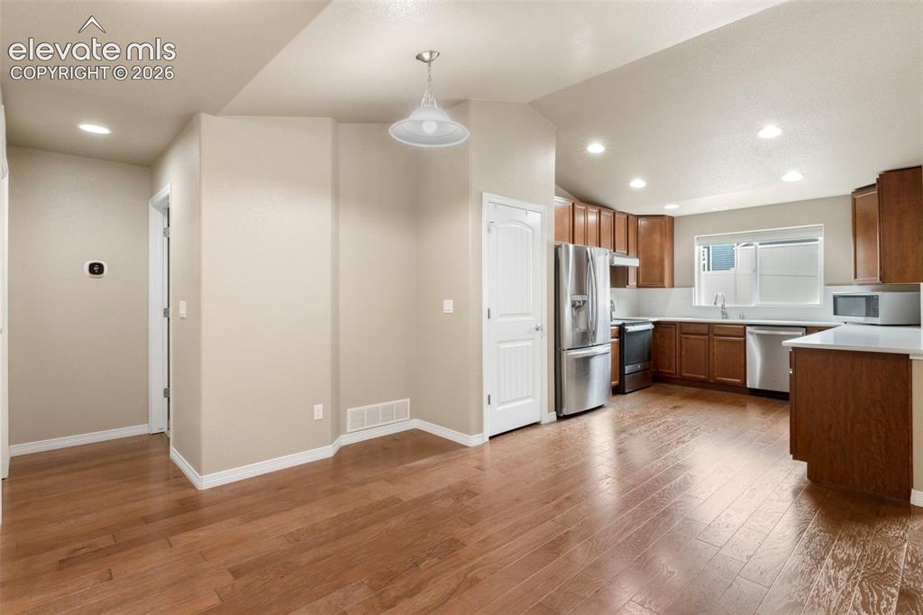 Image 11 of 50: Kitchen