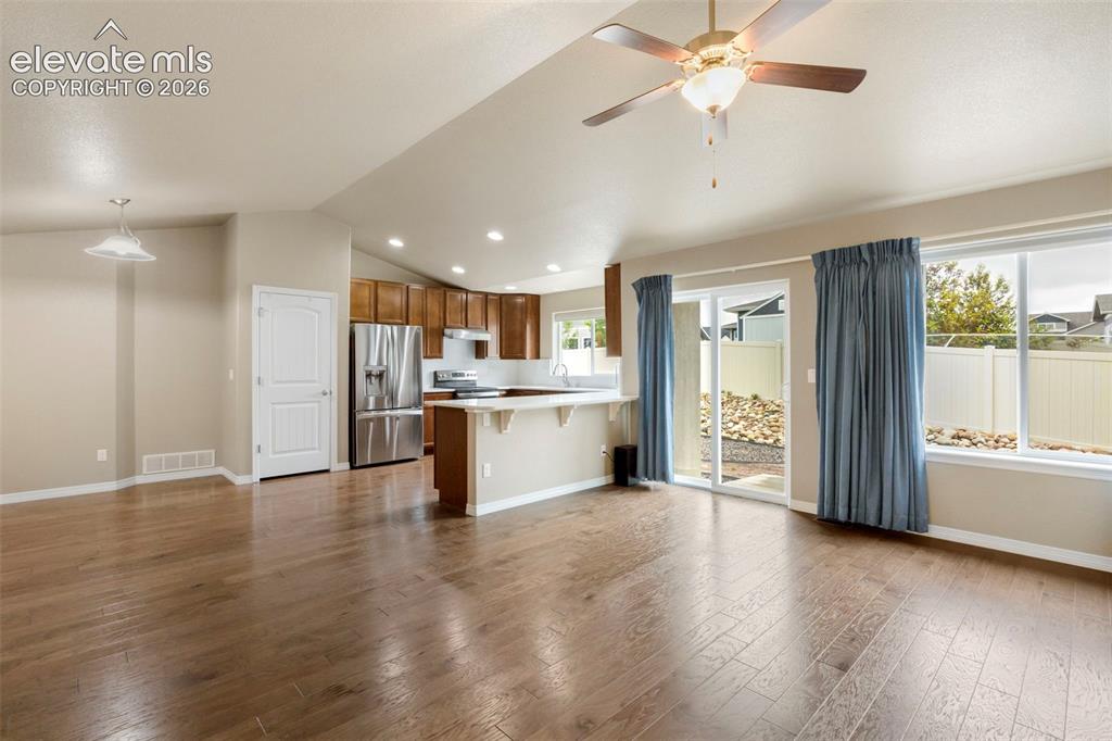Image 9 of 50: Living Room