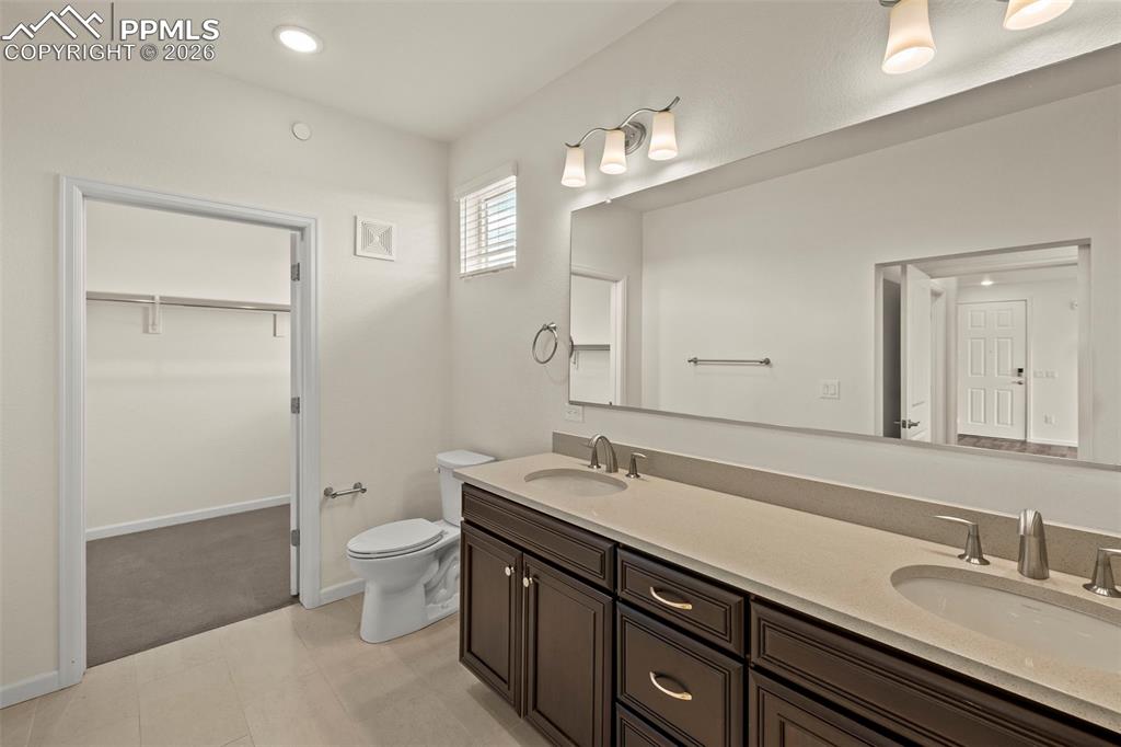 Image 10 of 33: Bathroom